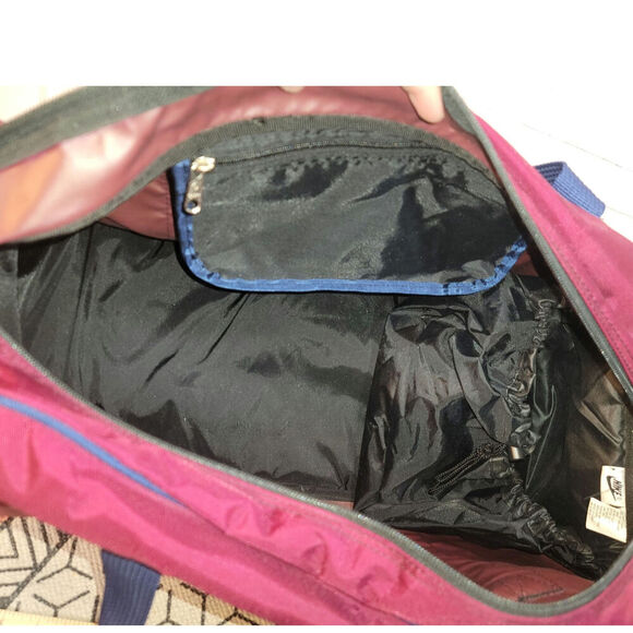 NIKE Y2K MAROON & NAVY DUFFLE BAG W SHOULDER STRAP - Picture 13 of 15